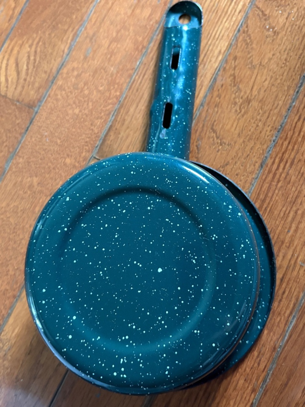 Vintage Green Speckled Enamel Saucepan - Picture 3 of 5